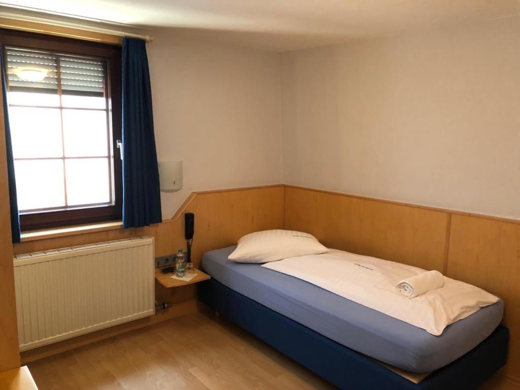 Gasthof Zum Hirsch Sachsenheim Dış mekan fotoğraf
